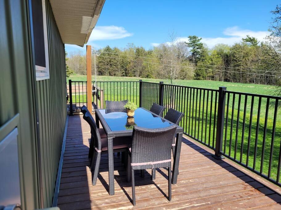 Family Friendly Cottage ☆Walking Distance To Beach Lions Head Eksteriør billede