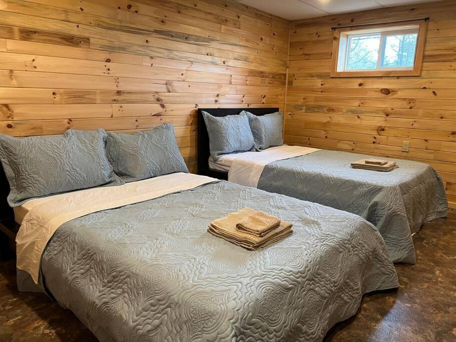 Family Friendly Cottage ☆Walking Distance To Beach Lions Head Eksteriør billede