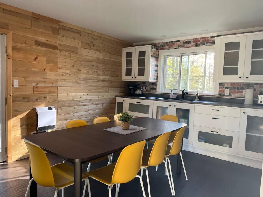 Family Friendly Cottage ☆Walking Distance To Beach Lions Head Eksteriør billede